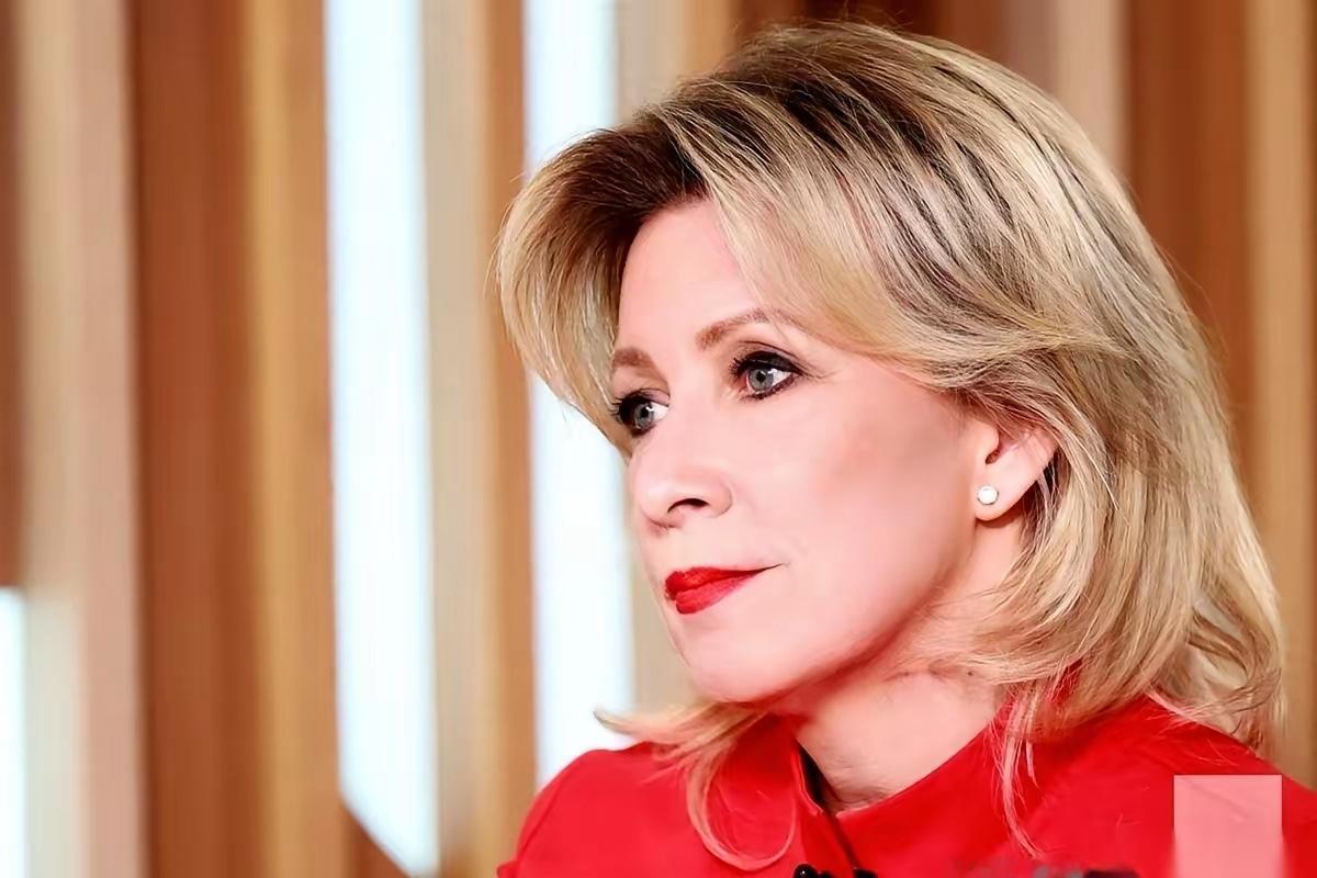 毛子那个外交女发言人，扎哈罗娃，是真敢说啊。
直接怼着马克龙的脸说：别天天琢磨着