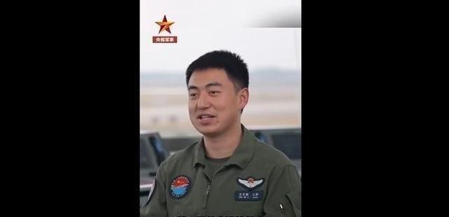 原来战机飞行员这么累，歼16飞行员王文毅曾说，一天在空中巡航的时间超过8个小时，