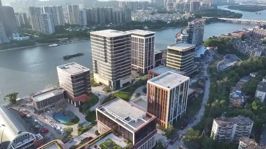 对华为，原以为上海够大方了，没想到广州更阔气。
为了能留住华为，上海突然变得非常