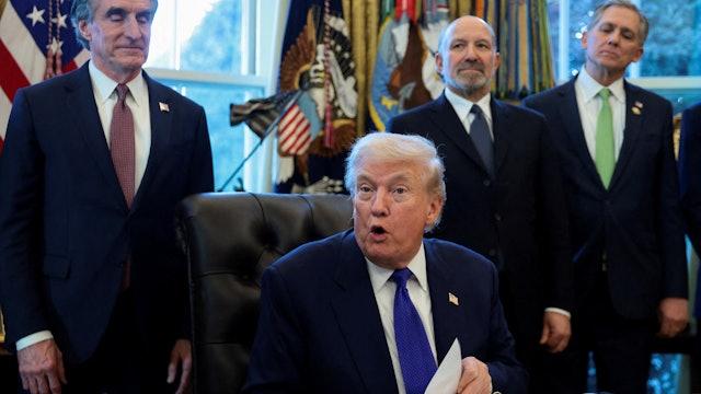 特朗普宣布启动关键矿产战略储备的计划，相关计划将获得美国进出口银行提供的100亿