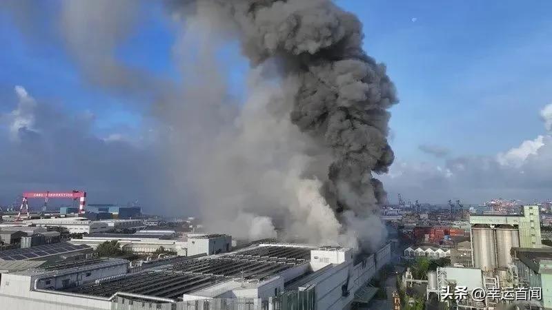 宝岛台湾超级电池工厂爆炸！
台泥旗下'超级'电池厂今晨炸成烟花秀，浓烟滚滚直逼小
