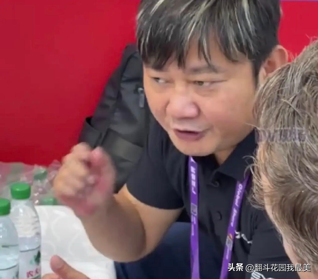 我宣布，

张雪说完这句话可能要得罪一批企业了。

绝对会有人出来反驳，他说，研