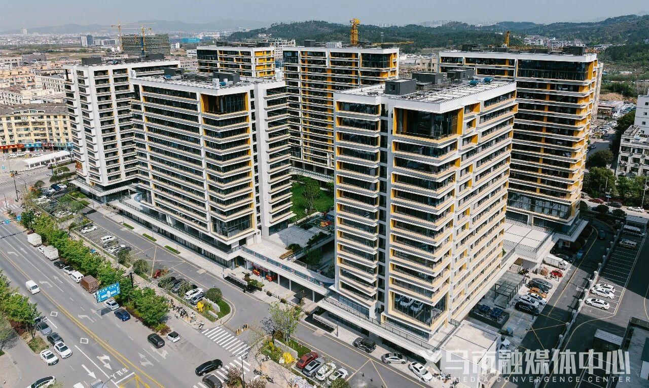 近日，浙江省住房和城乡建设厅、共青团浙江省委联合公布了全省首批青年安居试点项目名