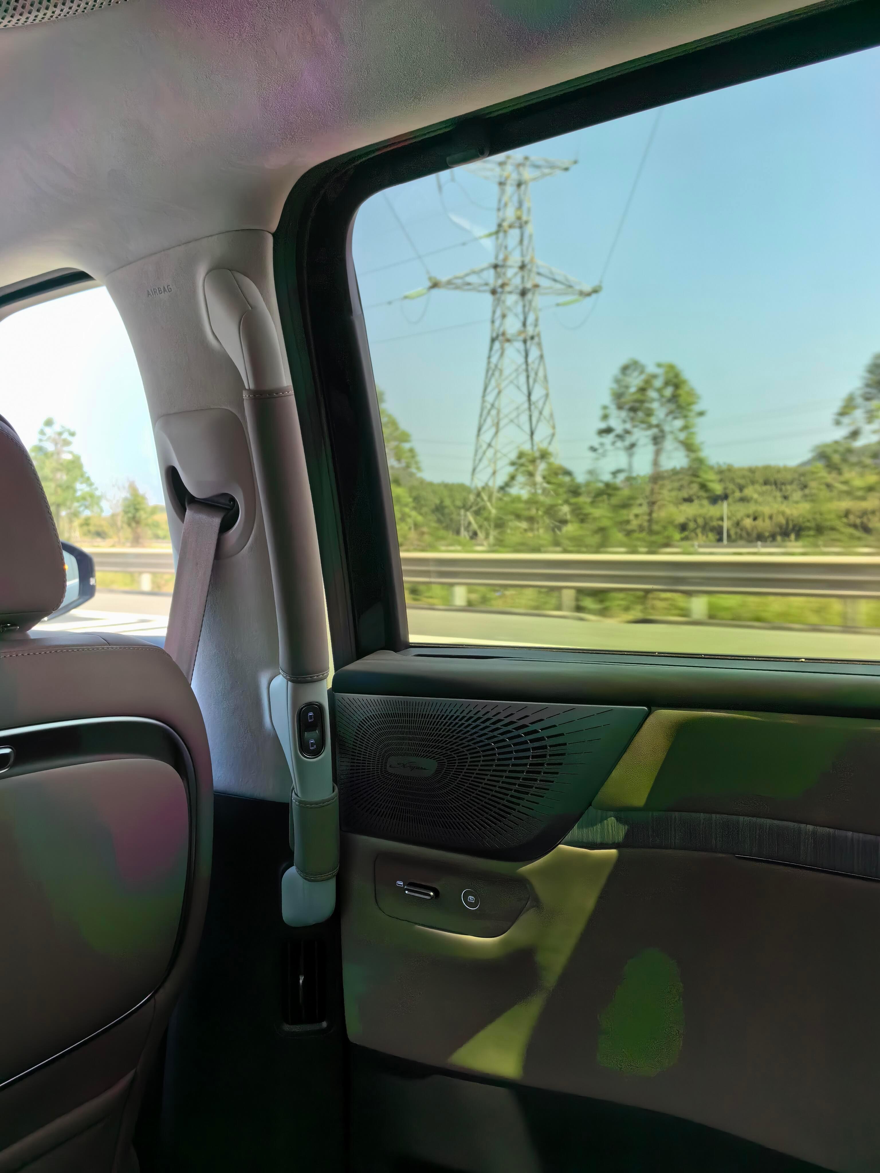 升级天玑AIOS6驾车体验确实不一样最明显的变化是主动服务，上车自动调座椅、空调