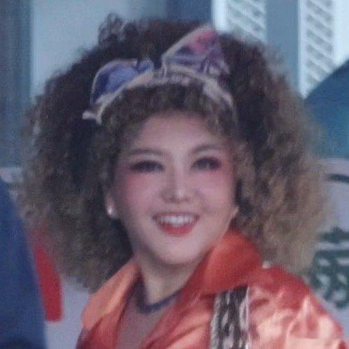乌兰图雅造型一点也不普通乌兰图雅黄色爆炸头 乌兰图雅四公造型一点也不普通啊，这黄