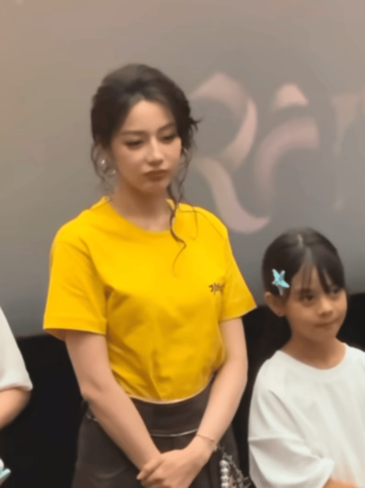 我也想和迪丽热巴贴贴