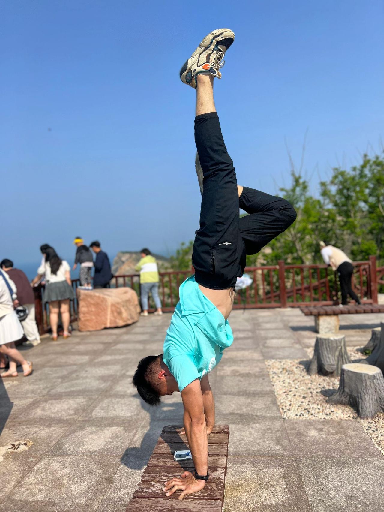 2023年，猪都练出腹肌了，你还没有吗？#腹肌 #山东威海猫头山 #街头健身 #