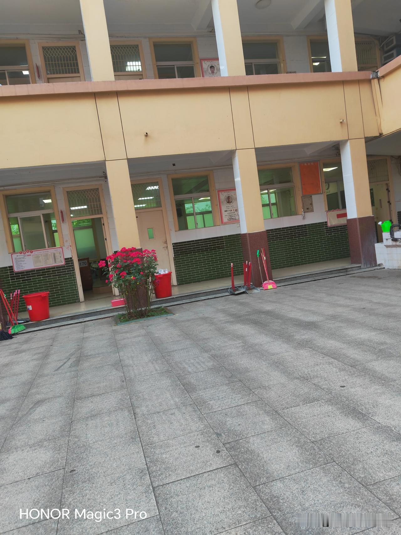 高考和中考哪个更重要？
        高考和中考都重要，又都不重要，这两个考试