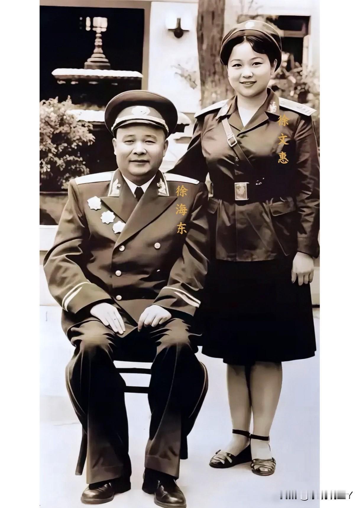 1961年，广州，徐海东大将与女儿徐文惠的合影老照片。父亲慈眉善目，和蔼可亲，女