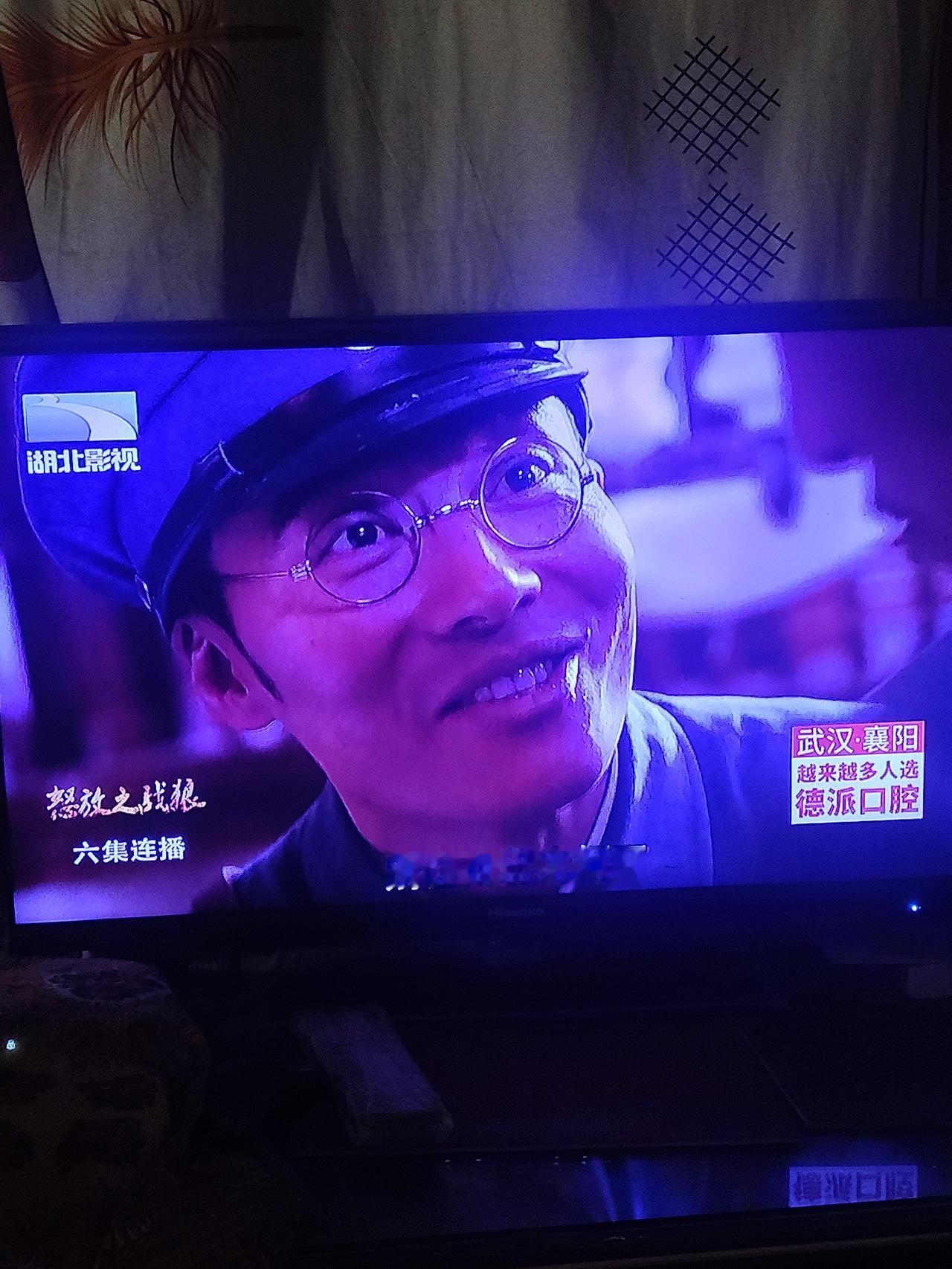 湖北电视台又搞出新花样。
    湖北影视台在播放《怒放之战狼》，每集约40分钟