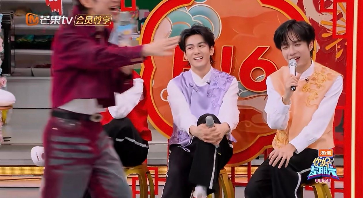 章昊一人分饰两角唱吉祥三宝你好星期六 答题赛里《吉祥三宝》来袭，章昊表现惊艳四座