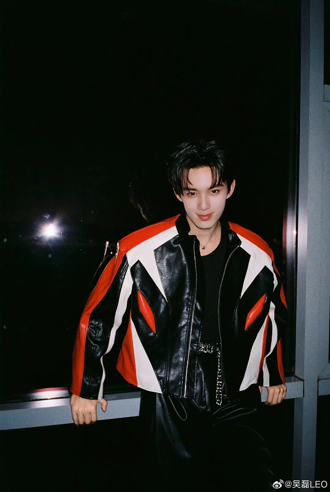 吴磊是不是和之前长的不一样了啊？感觉好奇怪