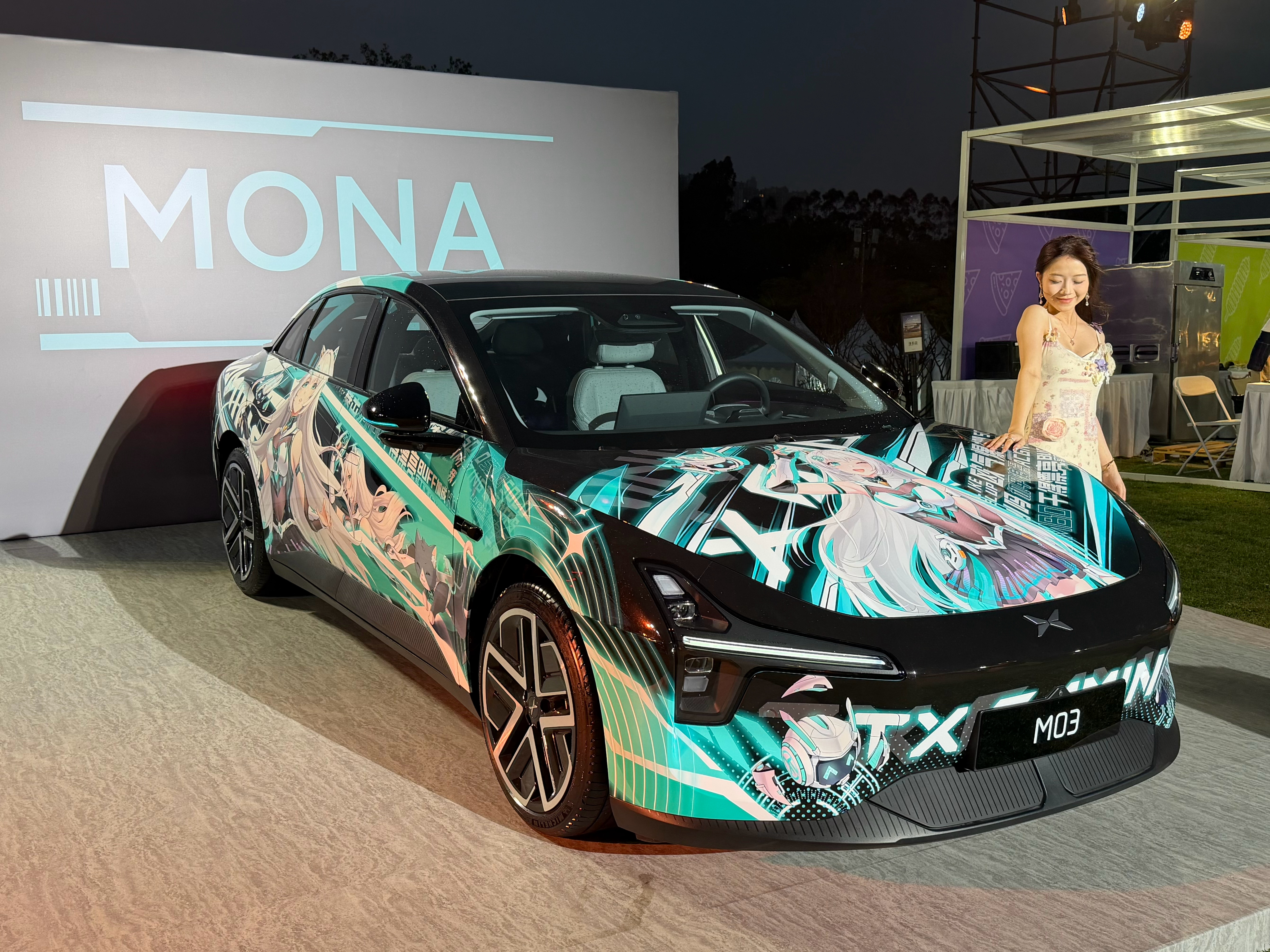 小鹏这活动太棒了，现场完全就是在开party！各种吃的、喝的，各种玩儿的，刚还有