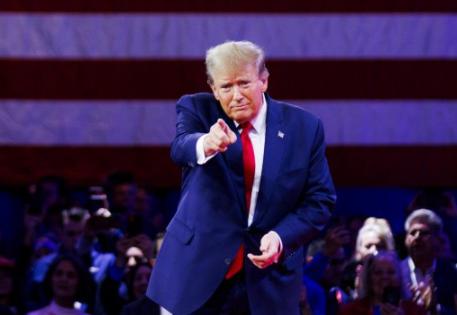 刚坐下谈判就动手？特朗普声称美国已经开始对霍尔木兹海峡进行清理，还放话说伊朗输了