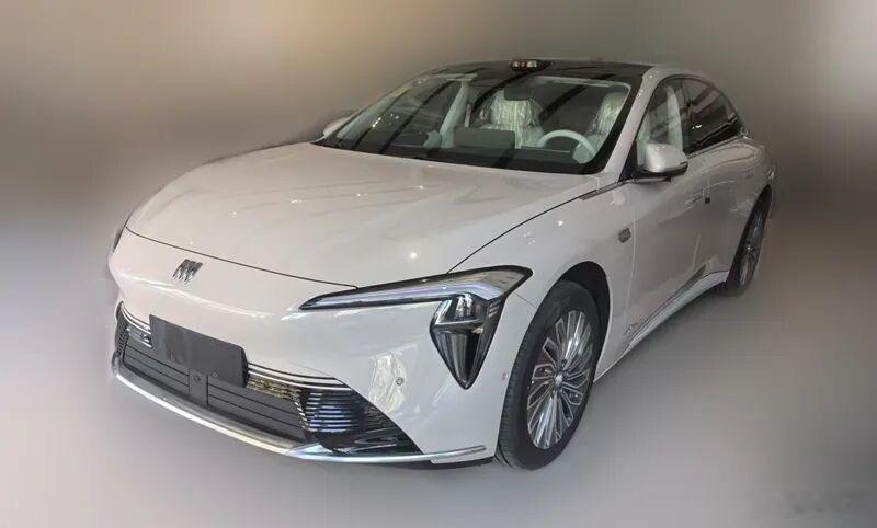 别克至境L7销售反馈：1，这家店看至境L7的客户年龄在30岁上下，私营企业主占3