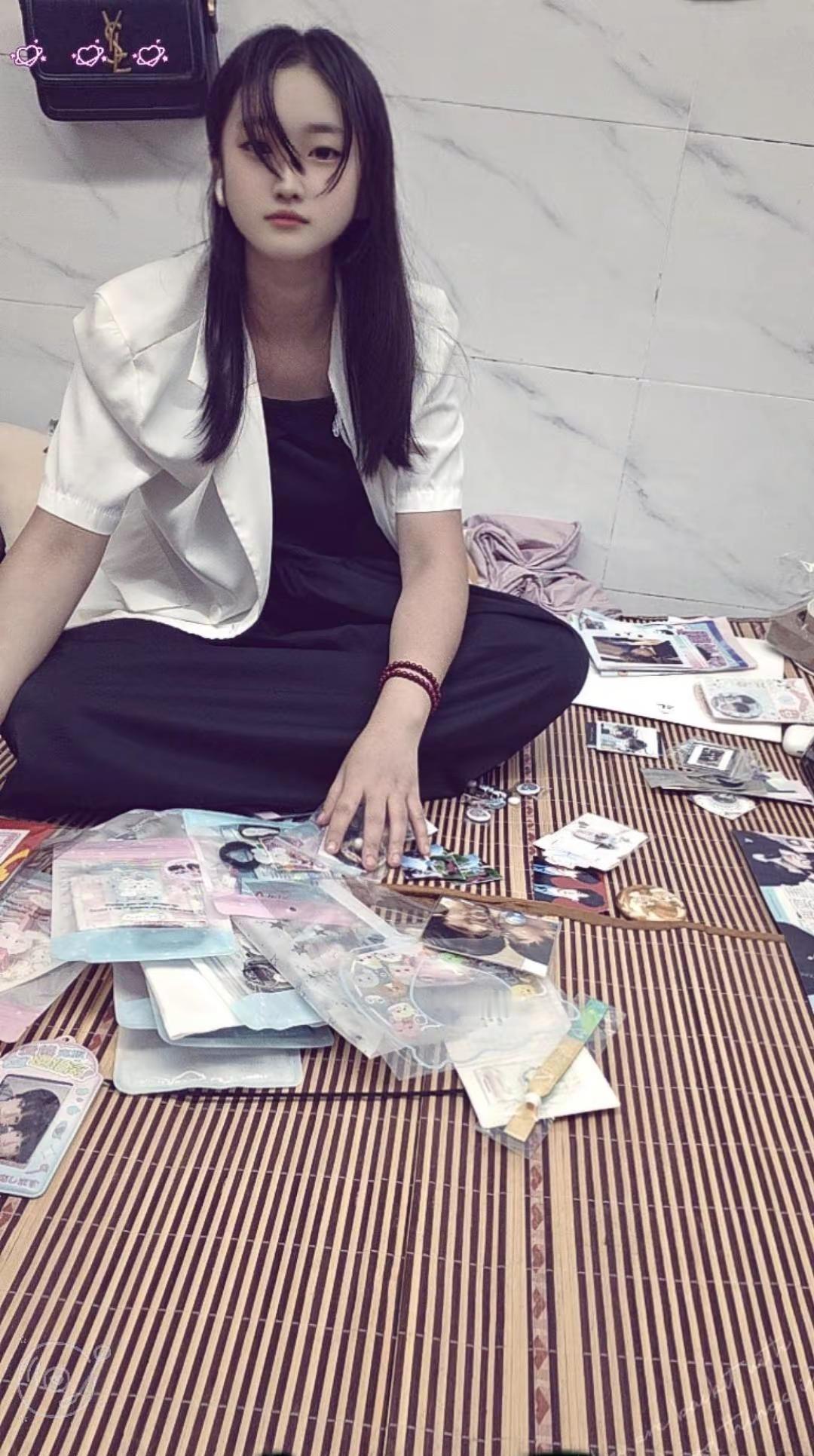 爱的成本太高了 要时间 要金钱 要陪伴 要真心 还要有放她离开的勇气和舍得看演唱