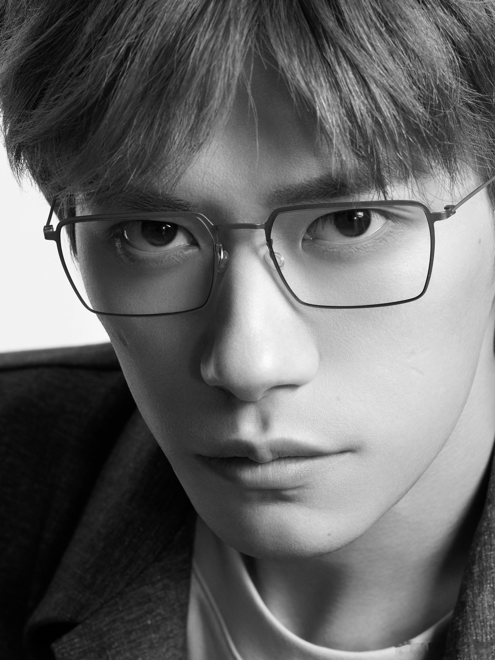 好爱林德伯格的大怼脸蛰伏的豹子🐆易烊千玺代言lindberg易烊千玺lindb