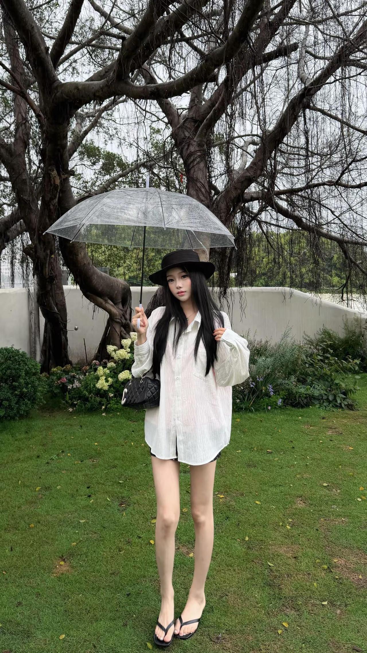 你的城市又下雨了 最先打湿的 怎么是我的眼睛ootd outfit