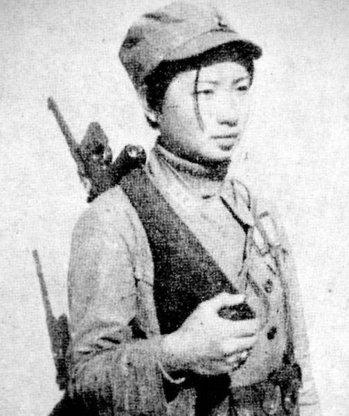 1939年，一位女八路被捕后，在日军的严刑拷打下，眼看就要不行了。突然，一名汉奸