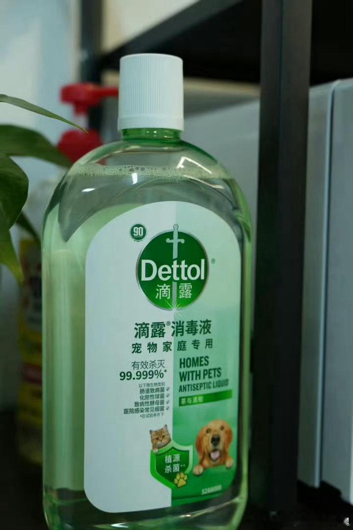滴露滴露消毒液 滴露宠物消毒液一瓶搞定全屋清洁，地板猫窝狗垫玩具都能用。稀释后超