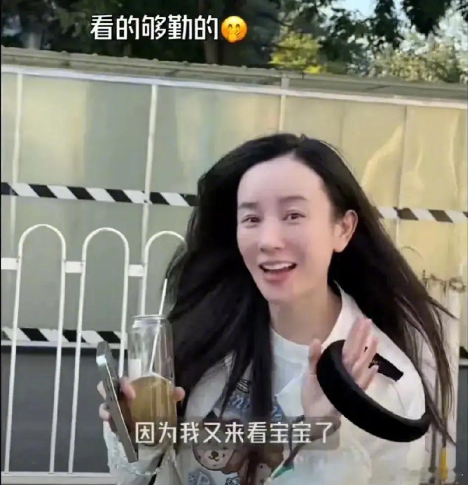 #张檬怀孕11周没孕反# 张檬公开怀孕消息后，整个人都特别的兴奋和亢奋，对肚子里