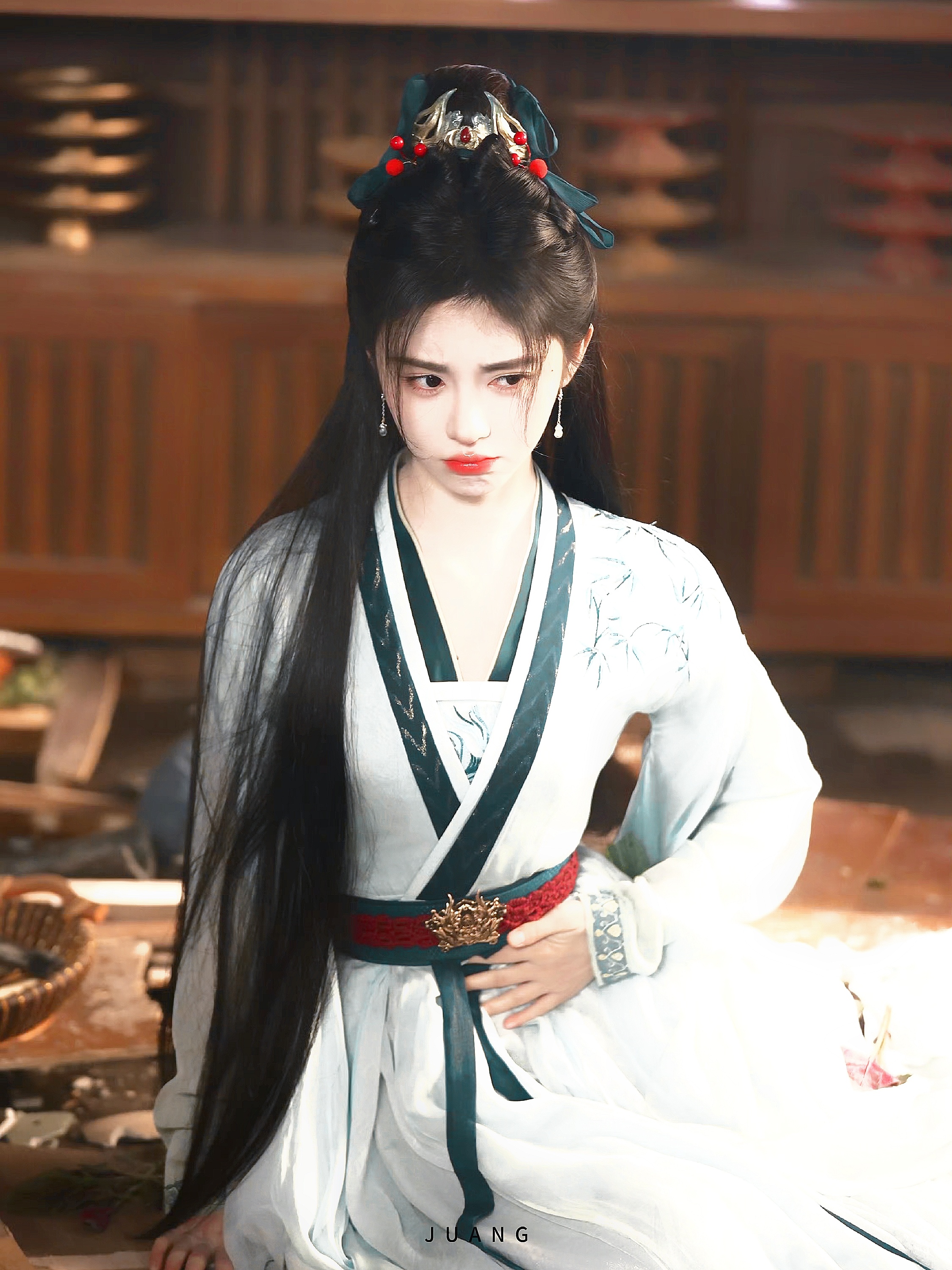 鞠婧祎 jjy鞠婧祎姜黎非 “玫瑰赠予你 心动随之而去 爱意不止” 𝒯𝒽𝓮