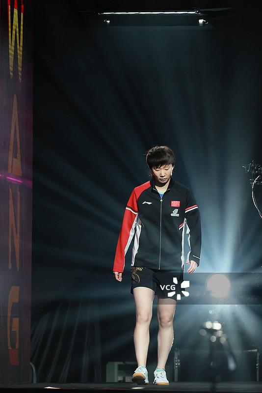 王曼昱WTT单打第100胜 251212香港总决赛女单1/4决赛 | VCG2w