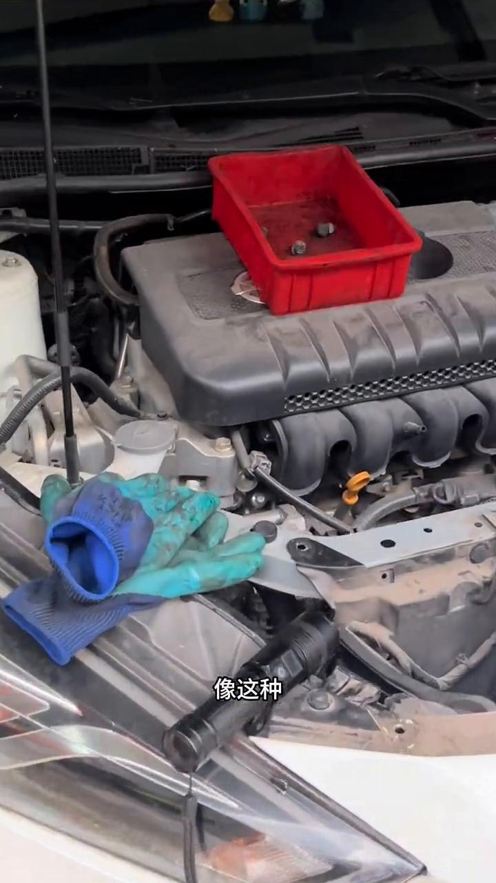 都说日产车质量很好开不坏，这个只是概率。像这种日产蓝鸟风扇不转，发动机温度过高，