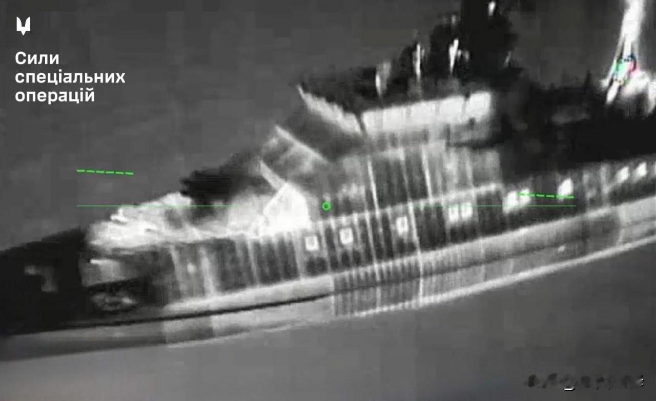 乌军无人机击中俄军1艘猎人巡逻舰，在刻赤海峡！
12月19日，乌军无人机在刻赤海