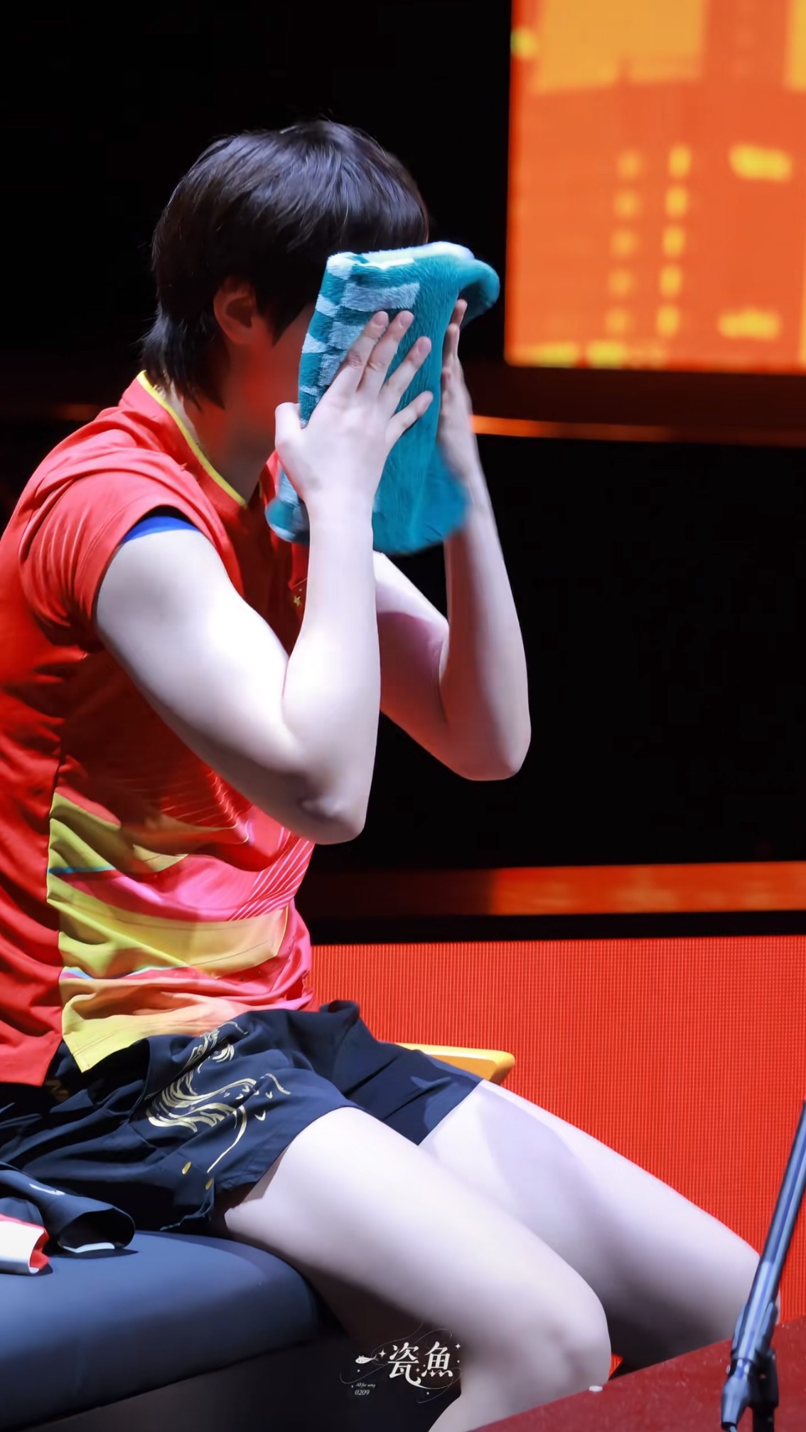 啊啊啊姐姐的右臂肌肉 配上肌贴好性感~ 