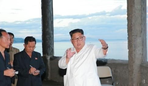 据朝中社11日报道，咸镜北道盐分津海岸公园地区建设项目进入收尾阶段，商店、餐厅等