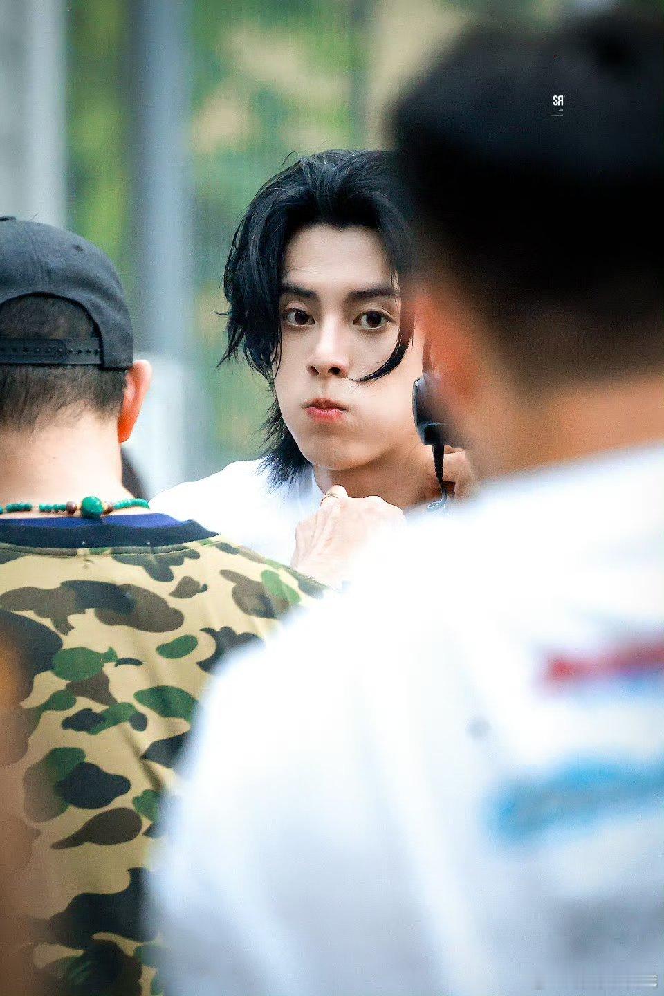 王鹤棣的脸辛苦了  录综艺还维持如此超绝帅脸拍大片儿给我看 王鹤棣的脸真的辛苦了