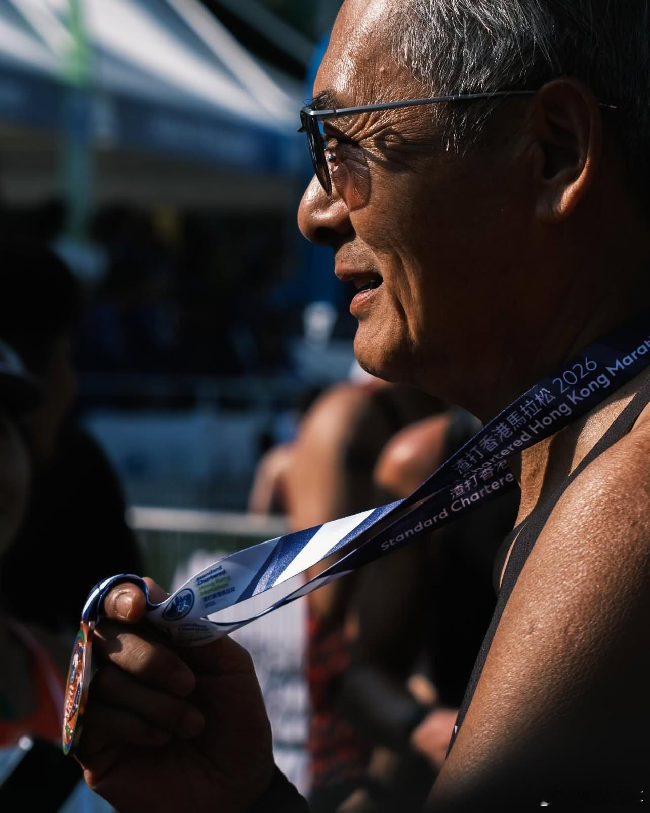 周润发参加香港2026渣打马拉松发哥够帅👍 