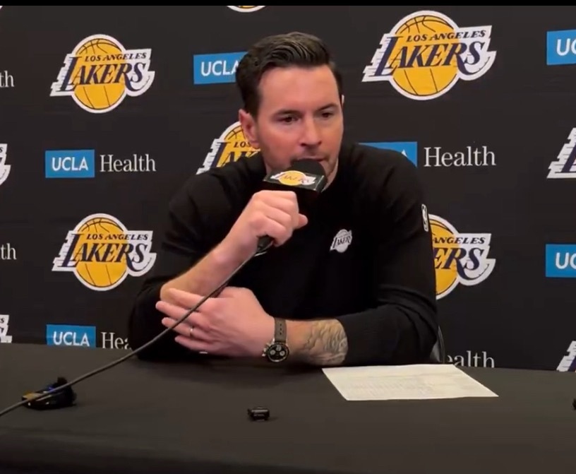 雷迪克在湖人战胜尼克斯赛后表示：“我的工作不是大惊小怪，反应过度。我们过去24场