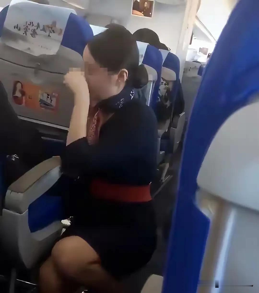 作为基层干部，我为“逼迫”东航乘务员“下跪”的乘客说几句公道话。在基层工作了这些
