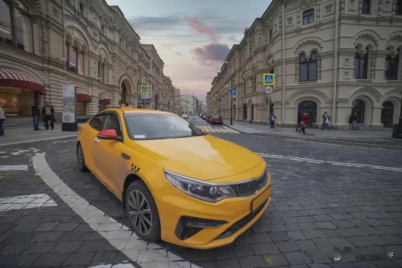 俄罗斯对中国公民免签，开车去俄罗斯可得多注意。进入俄罗斯后，手机可能会出状况，从