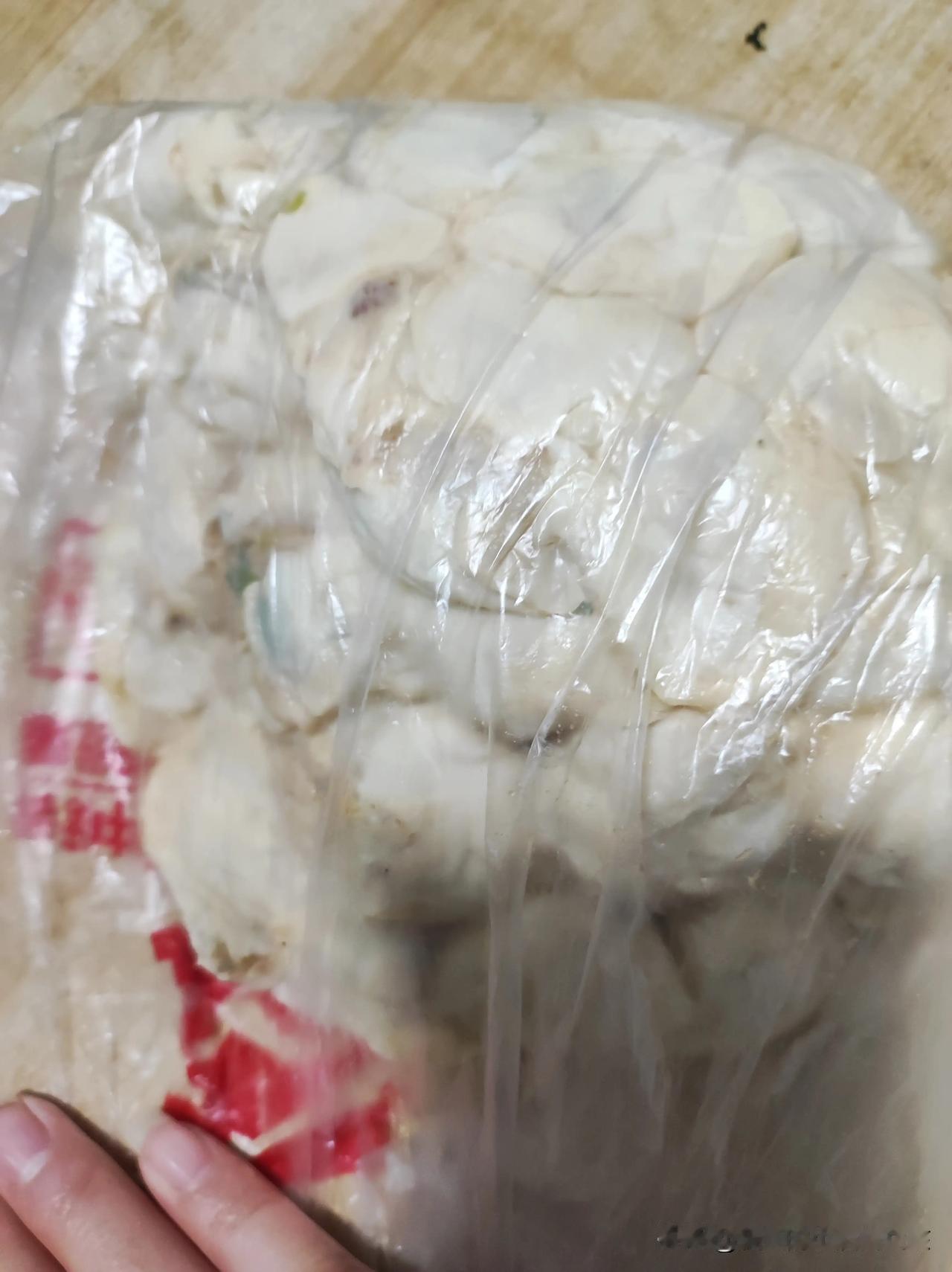 这袋馄饨可咋整？该怎么吃？
今天从妈妈家回来，妈妈说给我包了馄饨冻上了，让我晚上