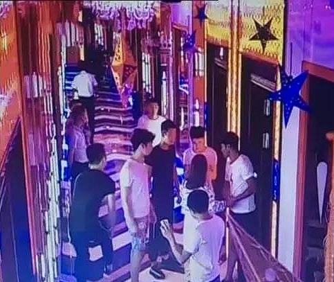 2019年，在某KTV里，陈先生带着几位朋友前来消费，喝到兴头上时，他觉得自己像