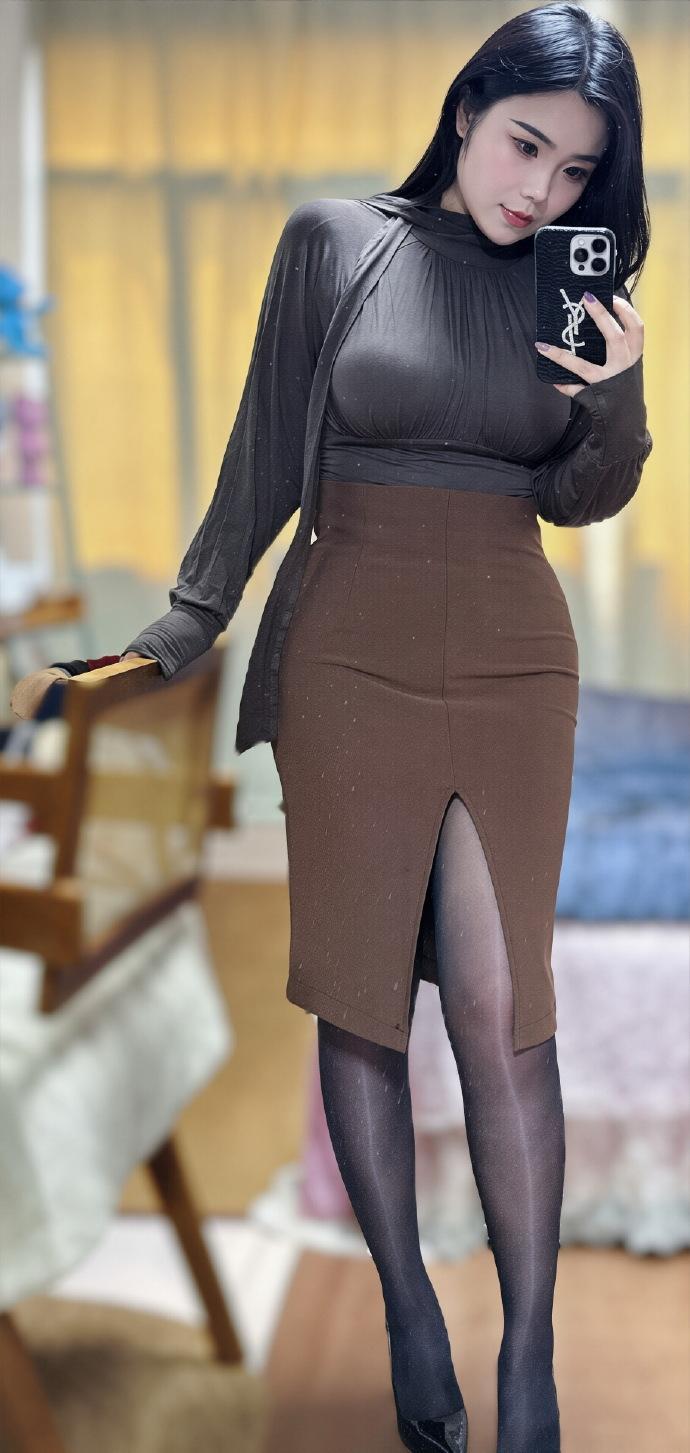 微胖才是极品，黑丝美女的自拍微胖女孩还有哪些优势? 微胖与苗条身材哪个更有魅力？