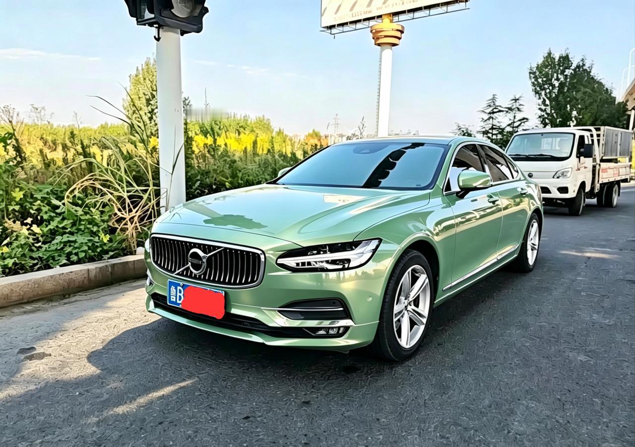 我分享过很多次这台车，这次我还是想分享，因为他拍的实在是太漂亮了，同时这台车本身