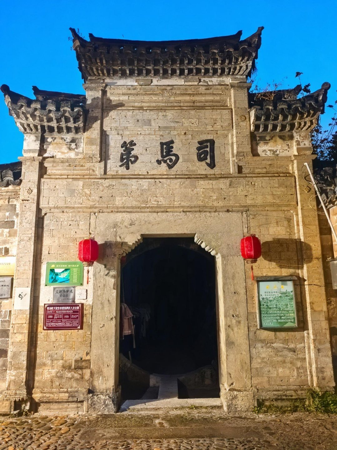 厚吴村古建筑群：明清木构里的家国春秋厚吴地处永康南陲，南溪西来潆洄东北，屏山耸翠
