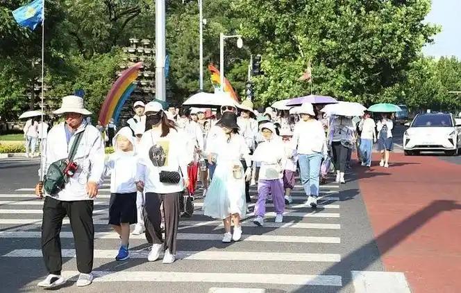 [微风]大暑极端天气来袭！新疆创下多项全国高温纪录，天气格局大反转，中东部将迎超