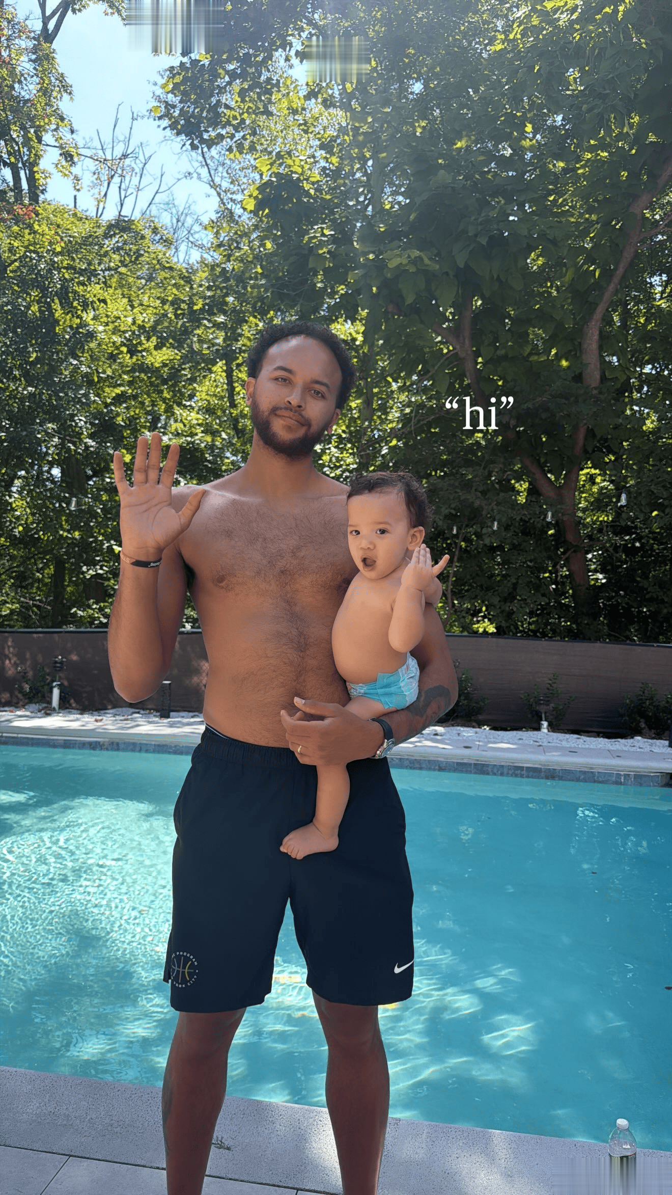 超级奶爸！李凯尔更新社媒分享带娃照，配文：My boy