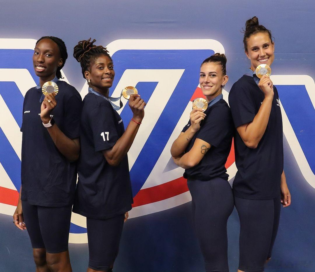 #世界女排新闻资讯[超话]# ⚡️ 米兰4位奥运冠军集结 — 埃格努 & 塞拉 