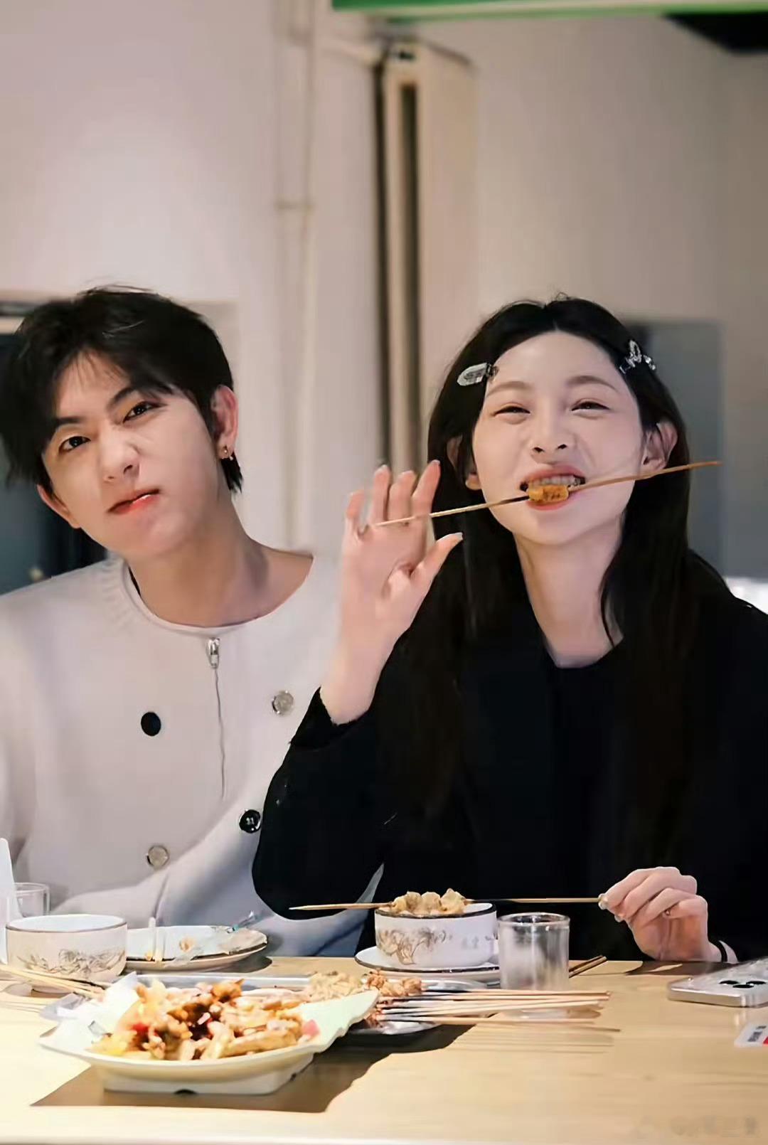 陈律自曝痞幼是他前女友他不是说 他高中的时候就意识到自己是弯的？还和痞幼谈过？ 