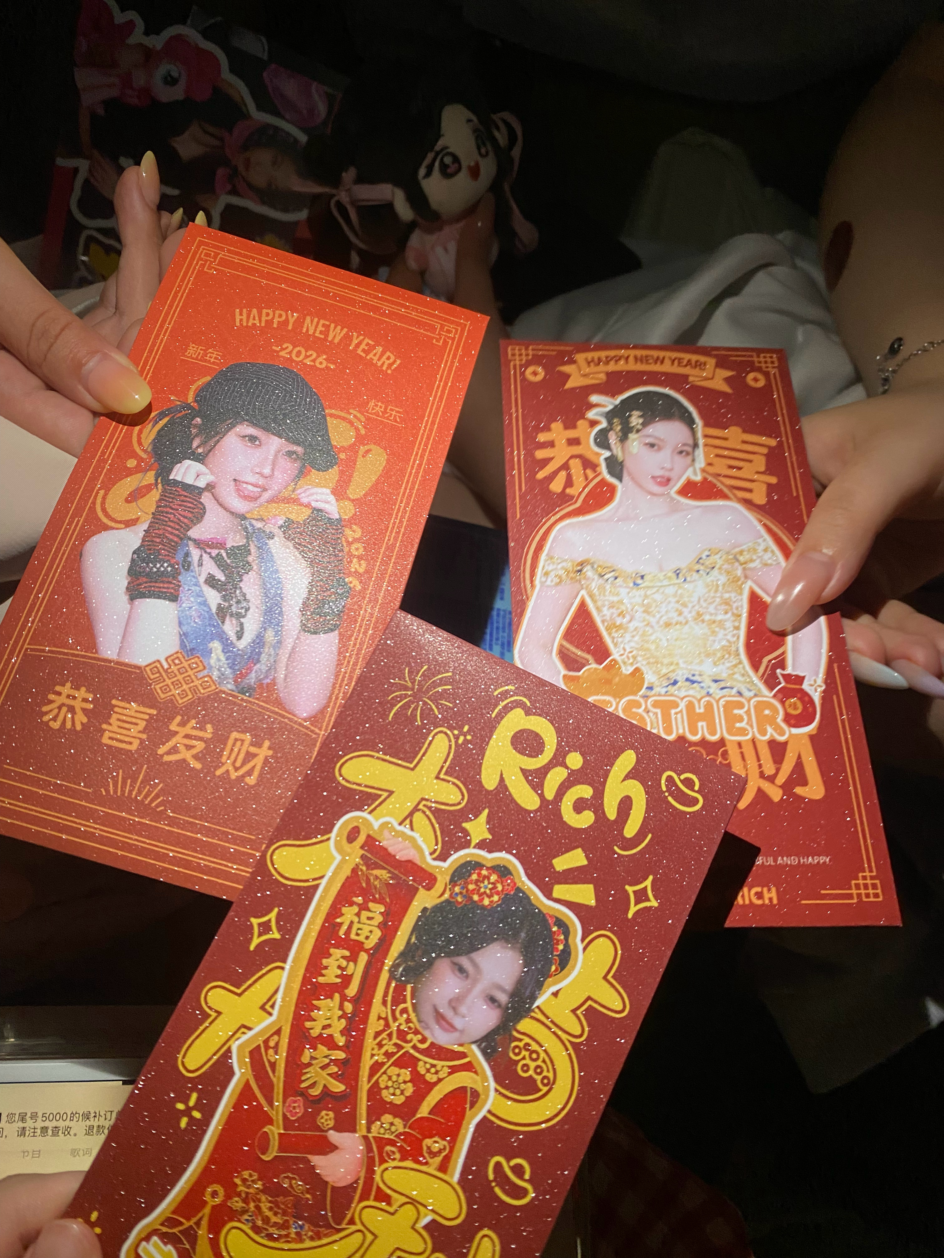 幸福就是拥有专属物料每次线下一起聚餐吃饭认识新的姐姐真的超幸福（虽然我是i人 