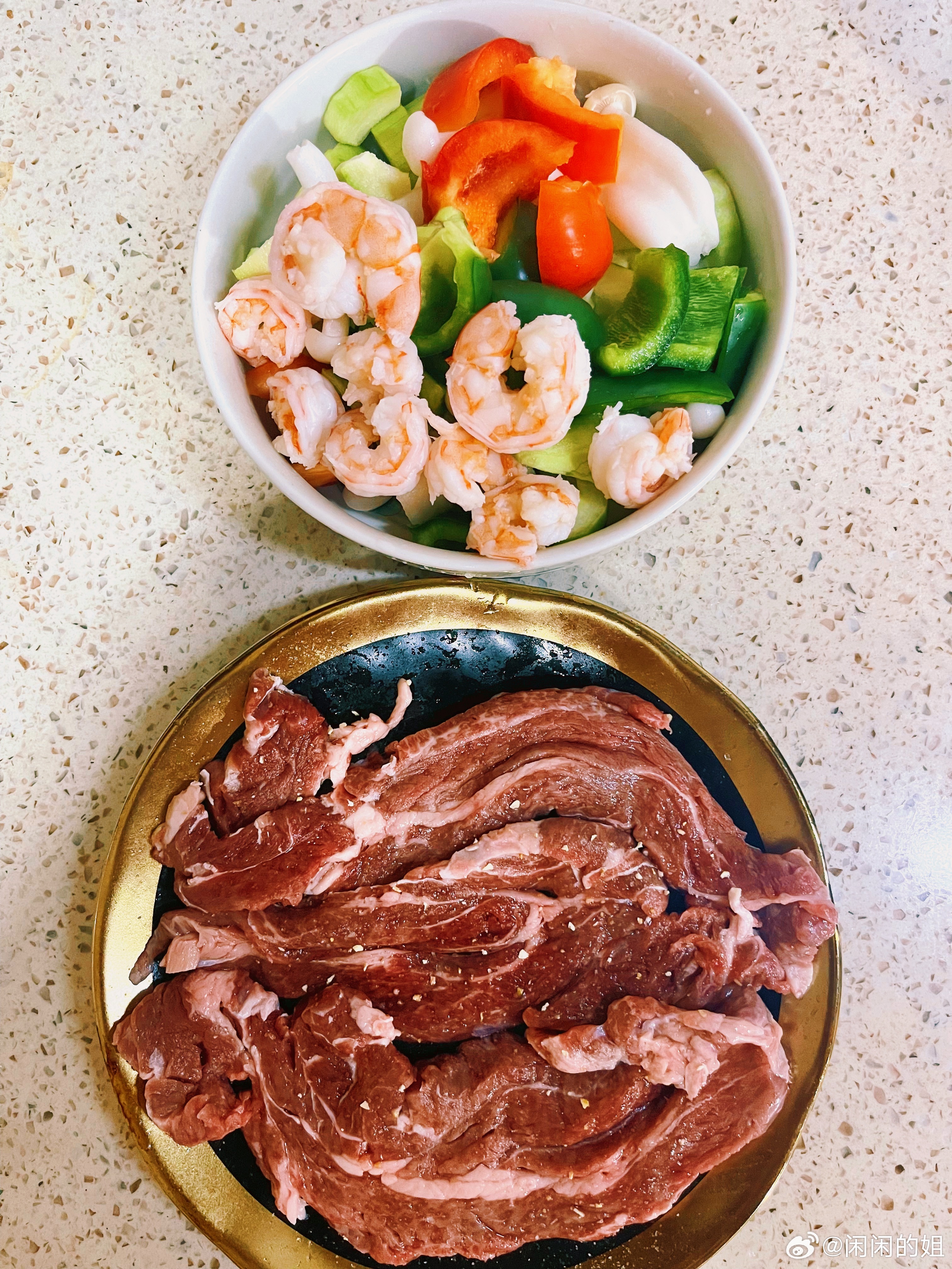 今天给琳达准备的三顿来了：早饭：半个水果玉米、白煮蛋中饭：牛板键、清炒油麦菜、半