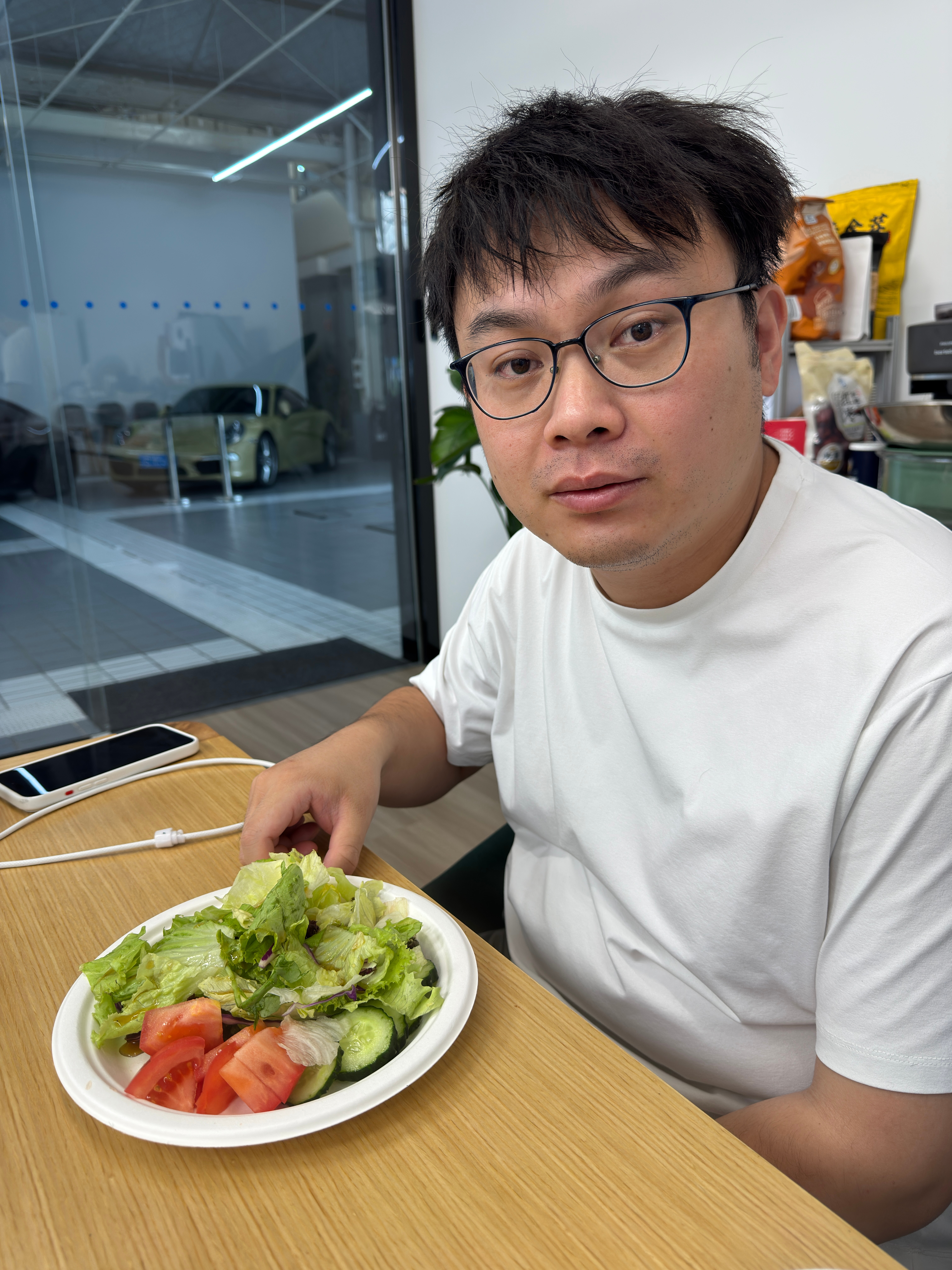 让肉食动物吃草，你会获得这个眼神 ​​​