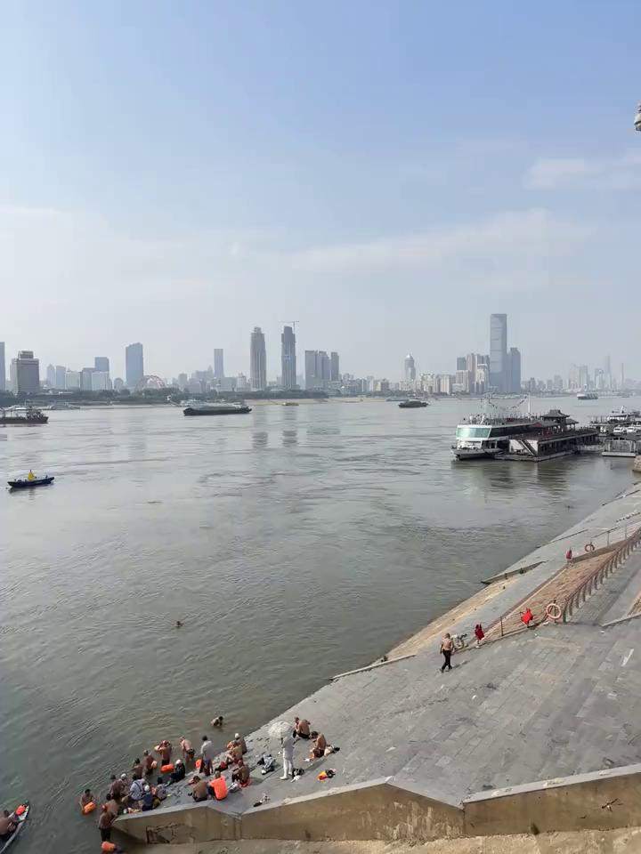 是关中王来。