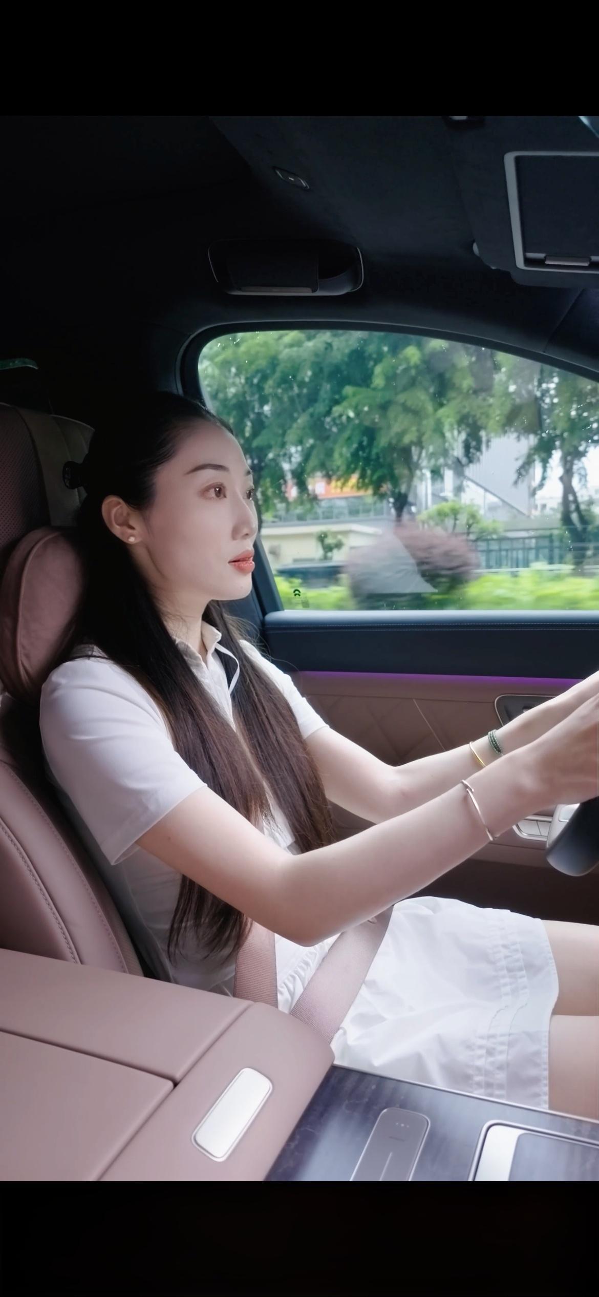 都让一让现在广告位是蔚来ES9蔚来汽车